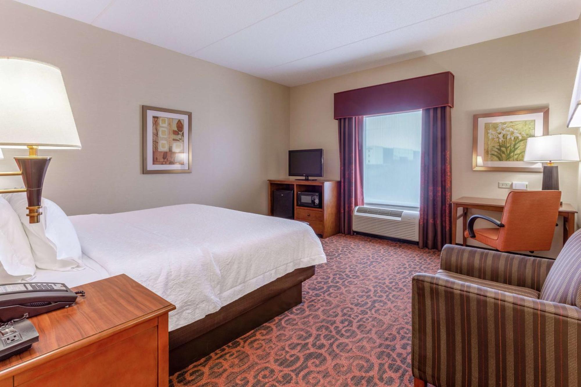 Hampton Inn Овингс-Миллс Экстерьер фото