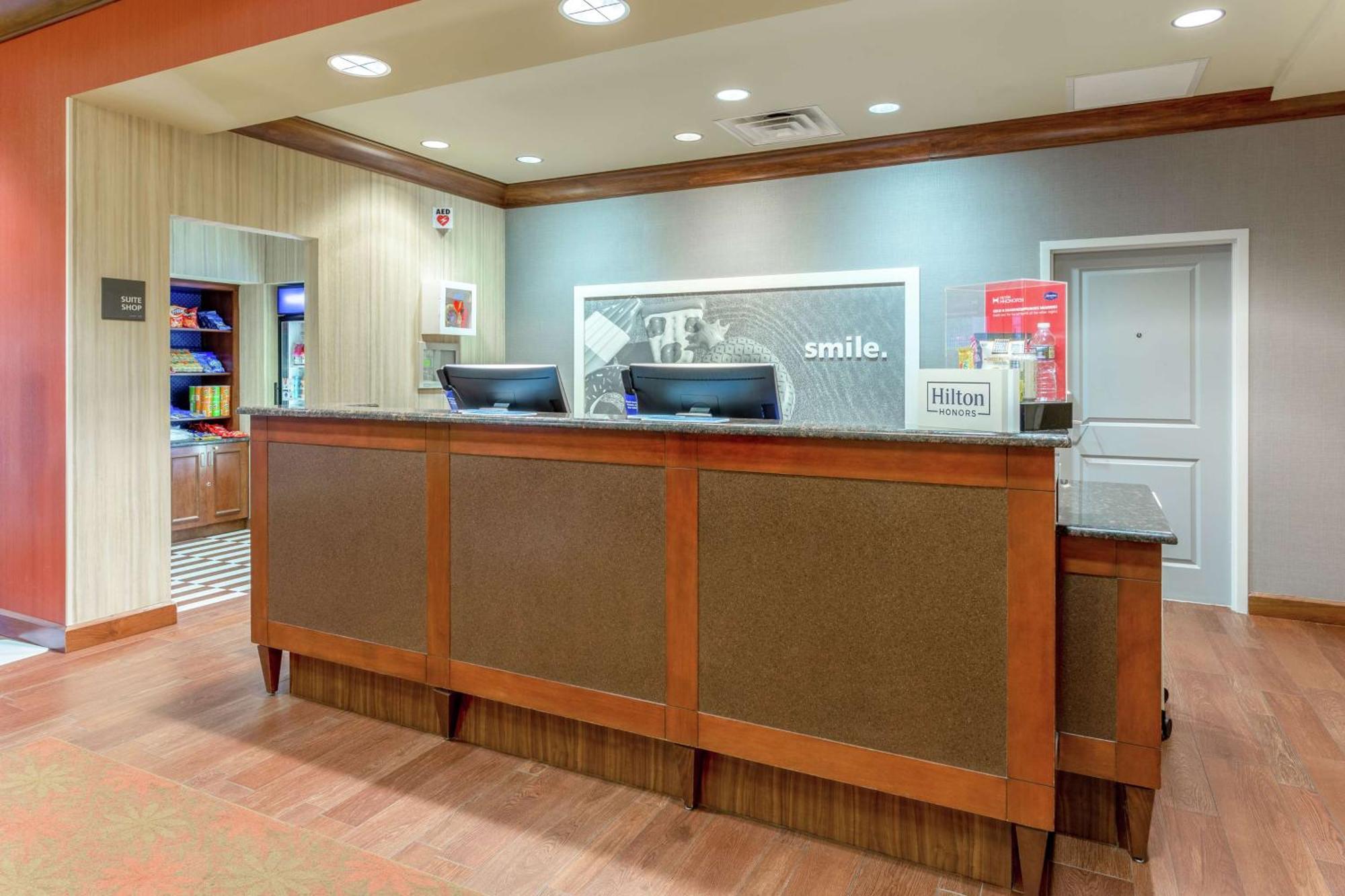 Hampton Inn Овингс-Миллс Экстерьер фото