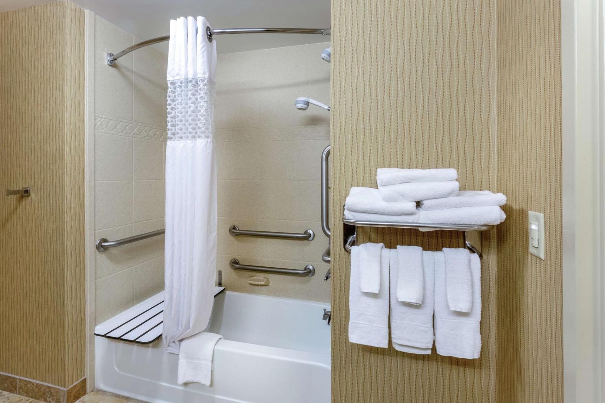 Hampton Inn Овингс-Миллс Экстерьер фото