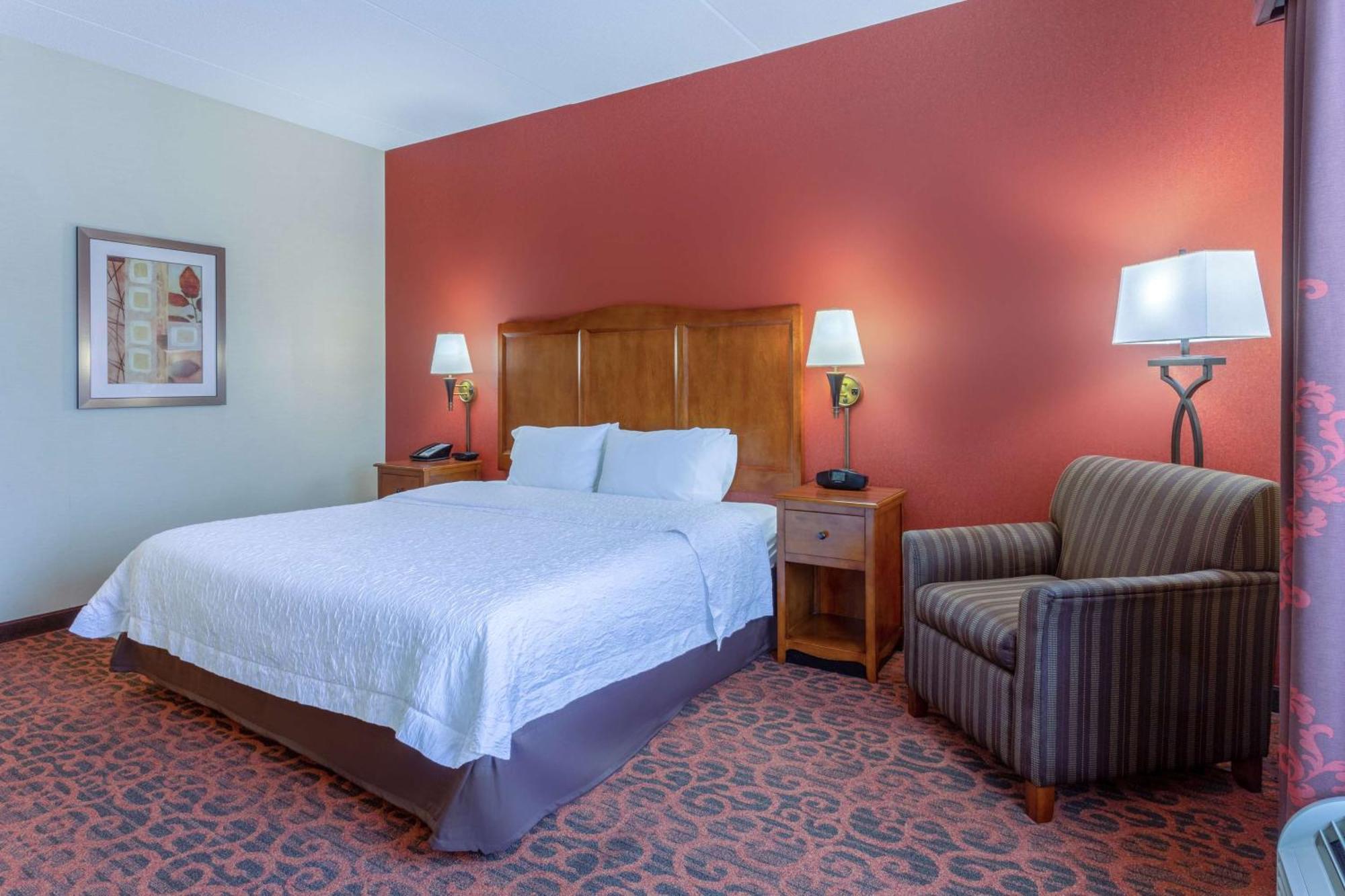 Hampton Inn Овингс-Миллс Экстерьер фото