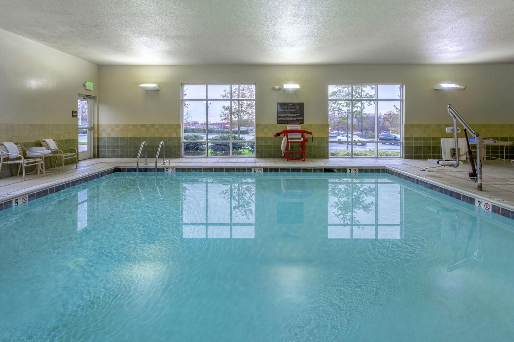 Hampton Inn Овингс-Миллс Экстерьер фото