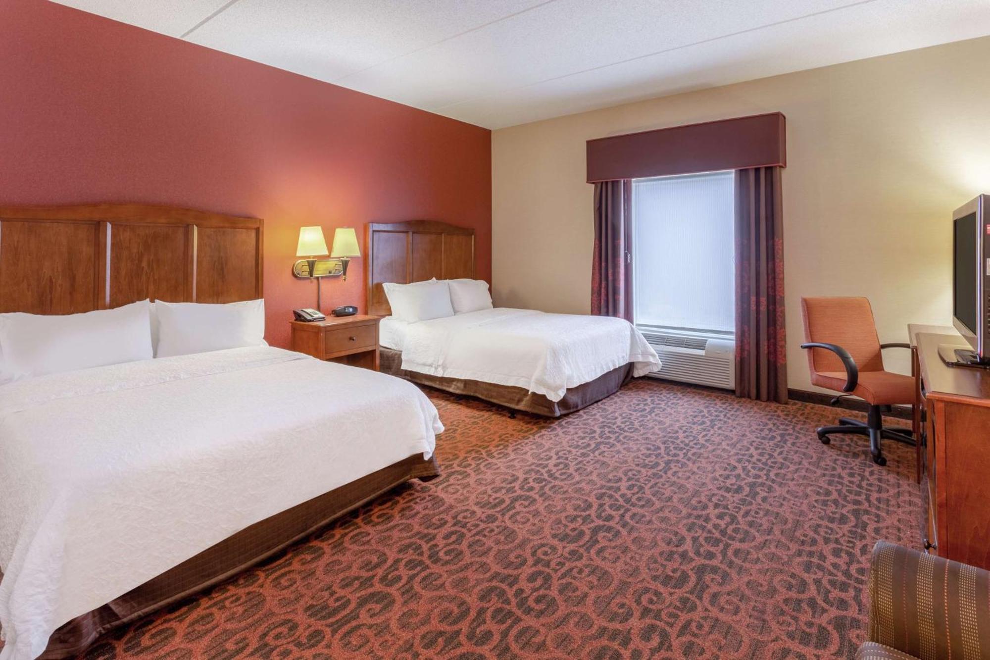 Hampton Inn Овингс-Миллс Экстерьер фото