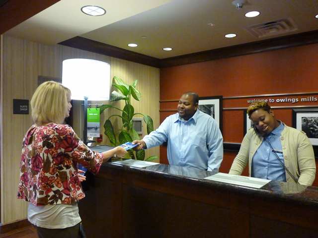 Hampton Inn Овингс-Миллс Интерьер фото
