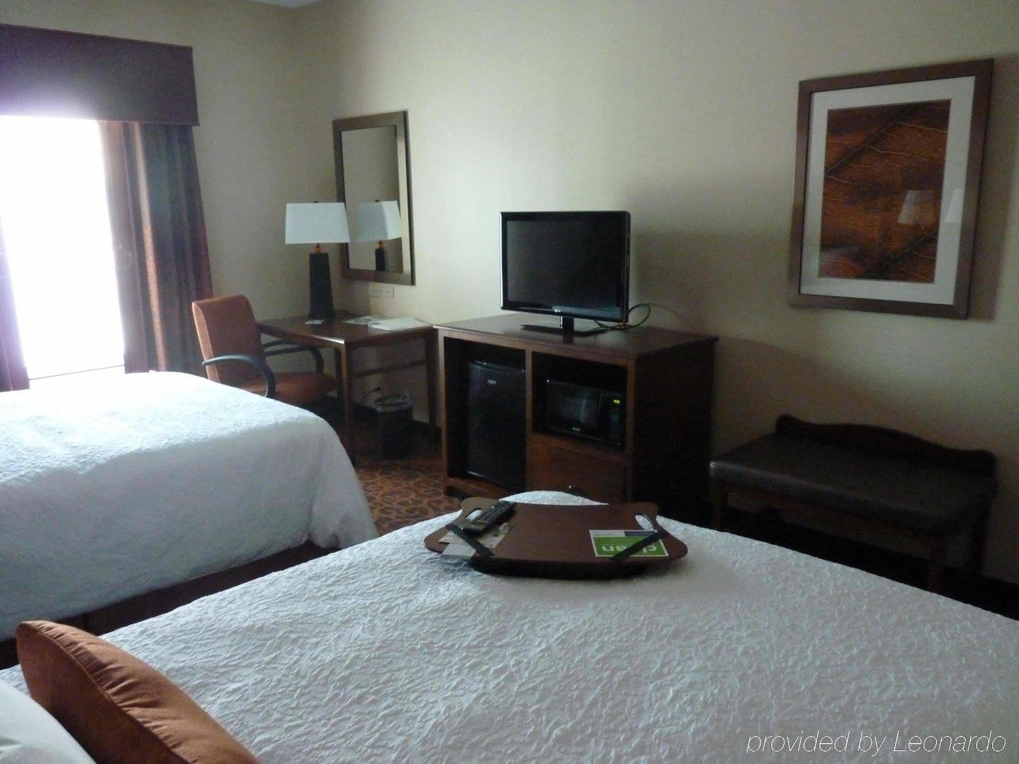 Hampton Inn Овингс-Миллс Номер фото