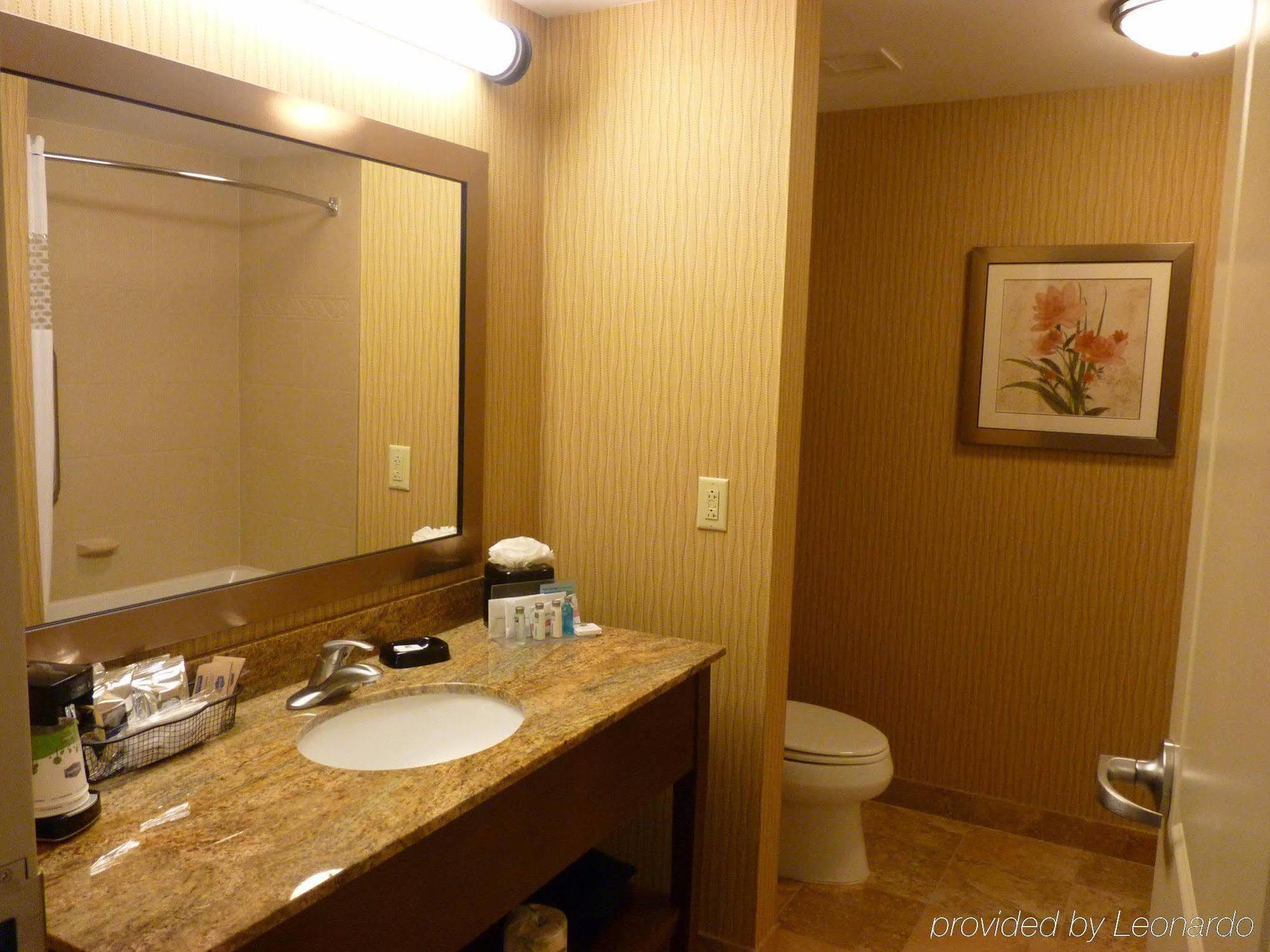 Hampton Inn Овингс-Миллс Экстерьер фото